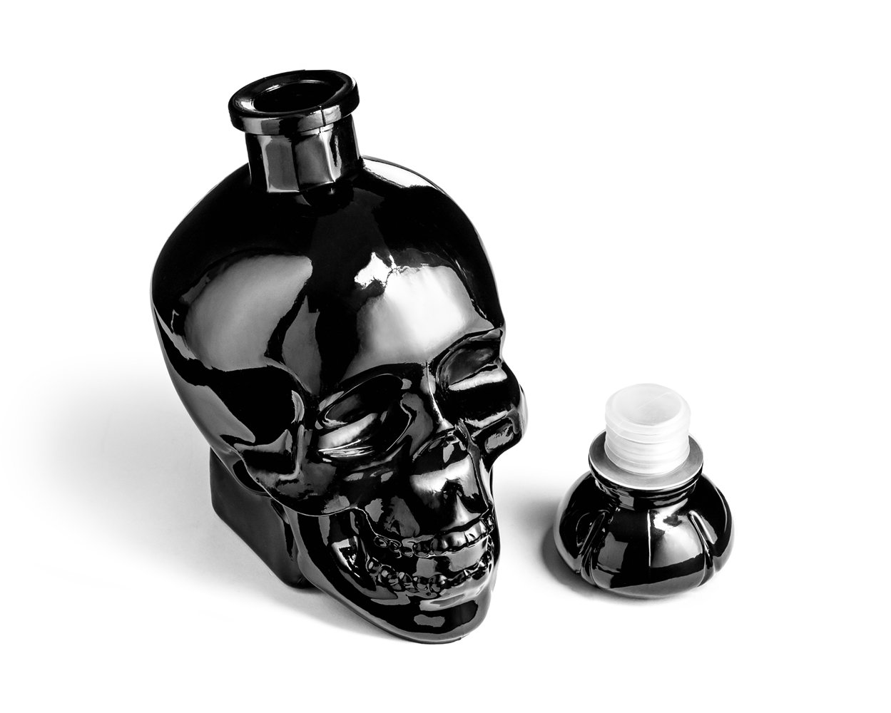Gadget Master Černá skleněná karafa lebka 750 ml