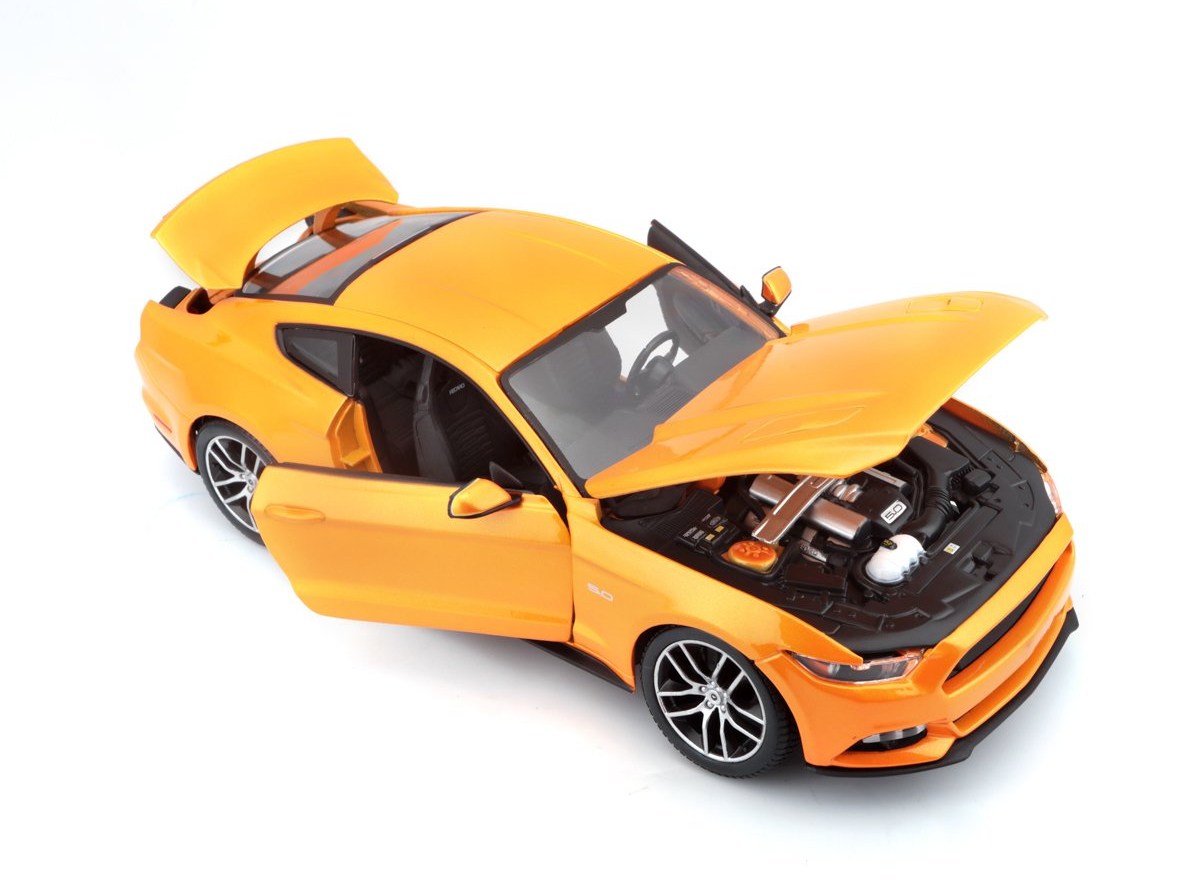Maisto Ford Mustang 2015 Oranžový 1:18