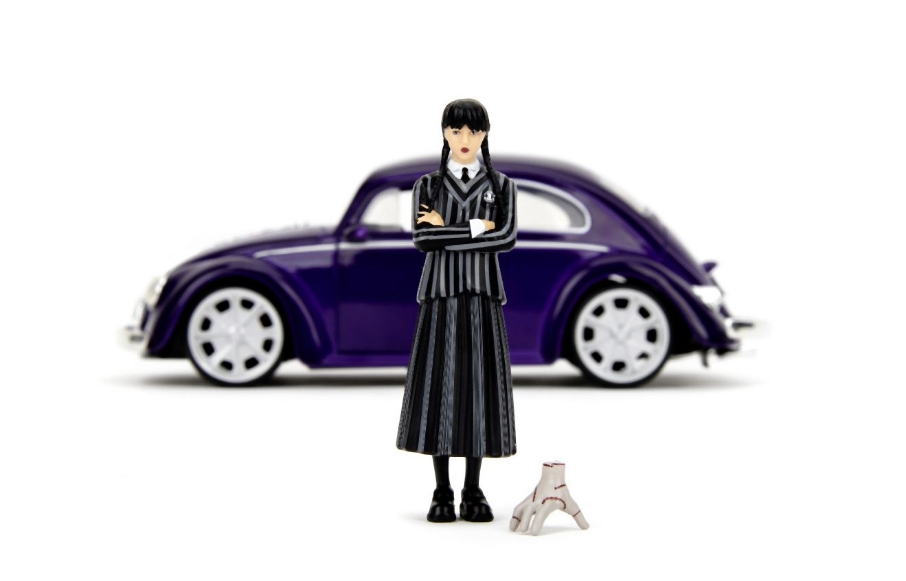 Jada Wednesday auto 1972 VW Beetle 1:24 a figurka Wednesday