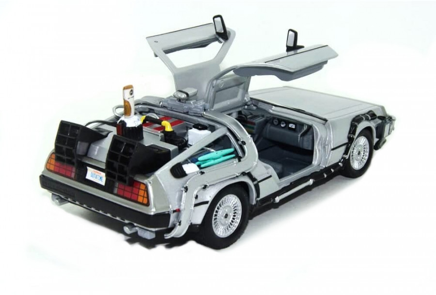 Welly DMC DeLorean DMC-12 Back to the Future II. (Flying Version) 1:24
