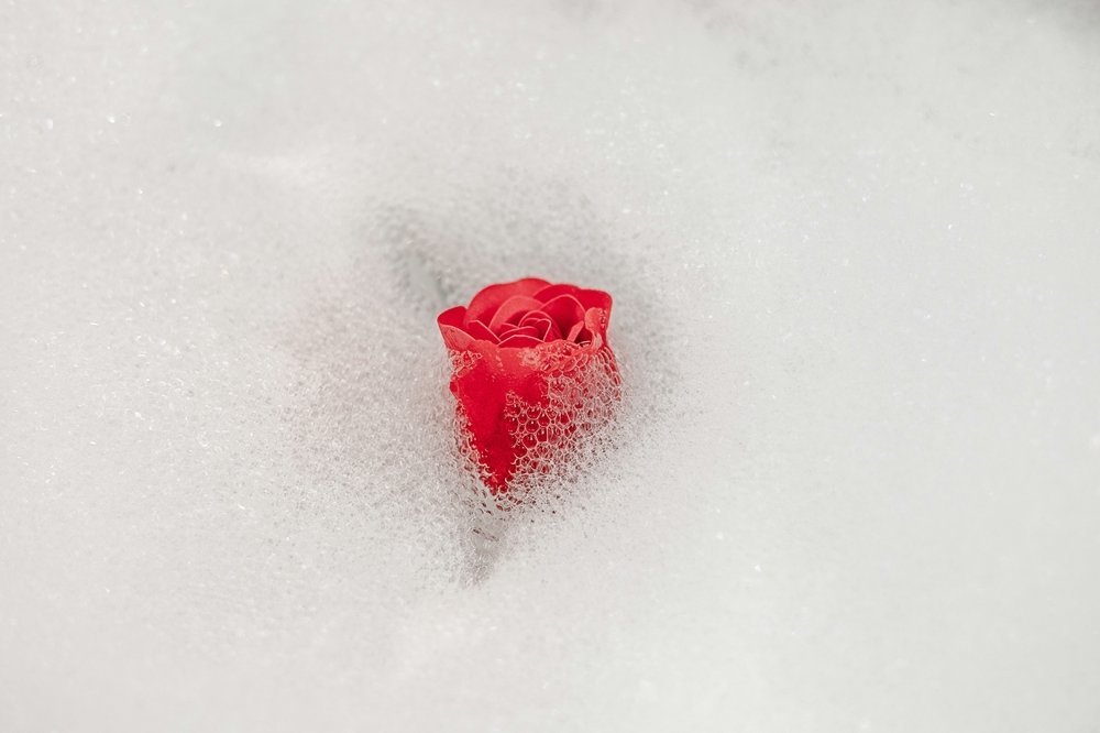 Mýdlové růže v kovovém košíku