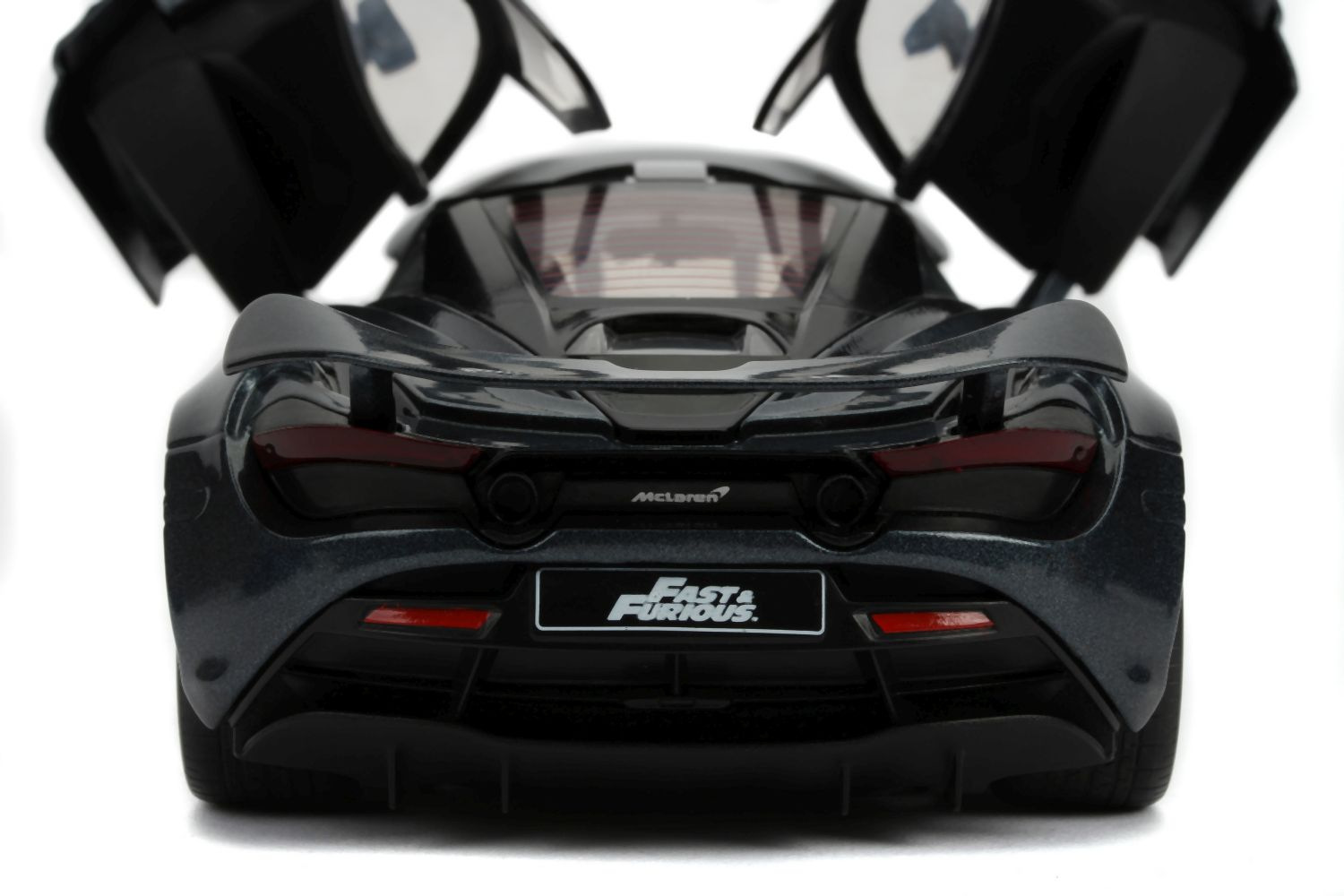 Rychle a zběsile auto Shawův McLaren 720S 1:24