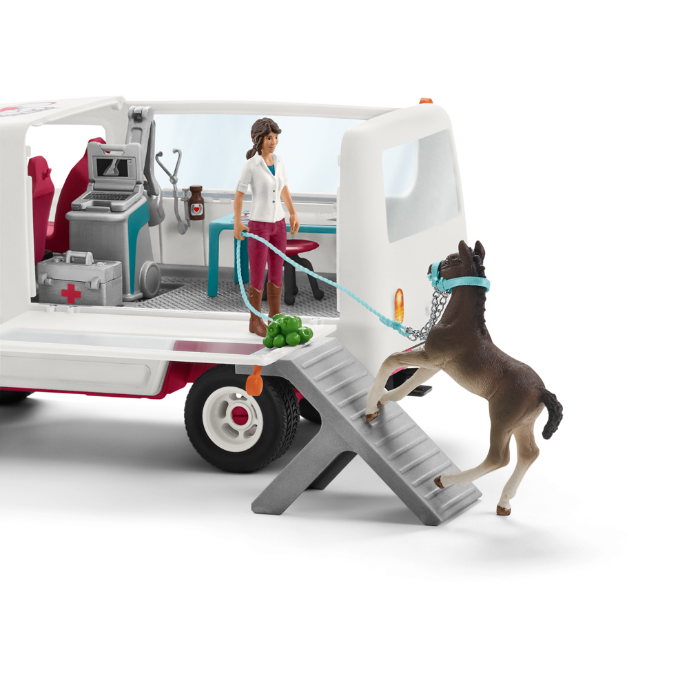 Mobilní veterinární klinika s klisnou a ošetřovatelem, new