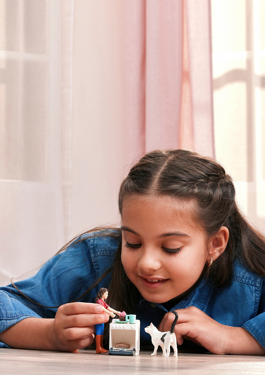 Pekařka s kočkou a příslušenstvím