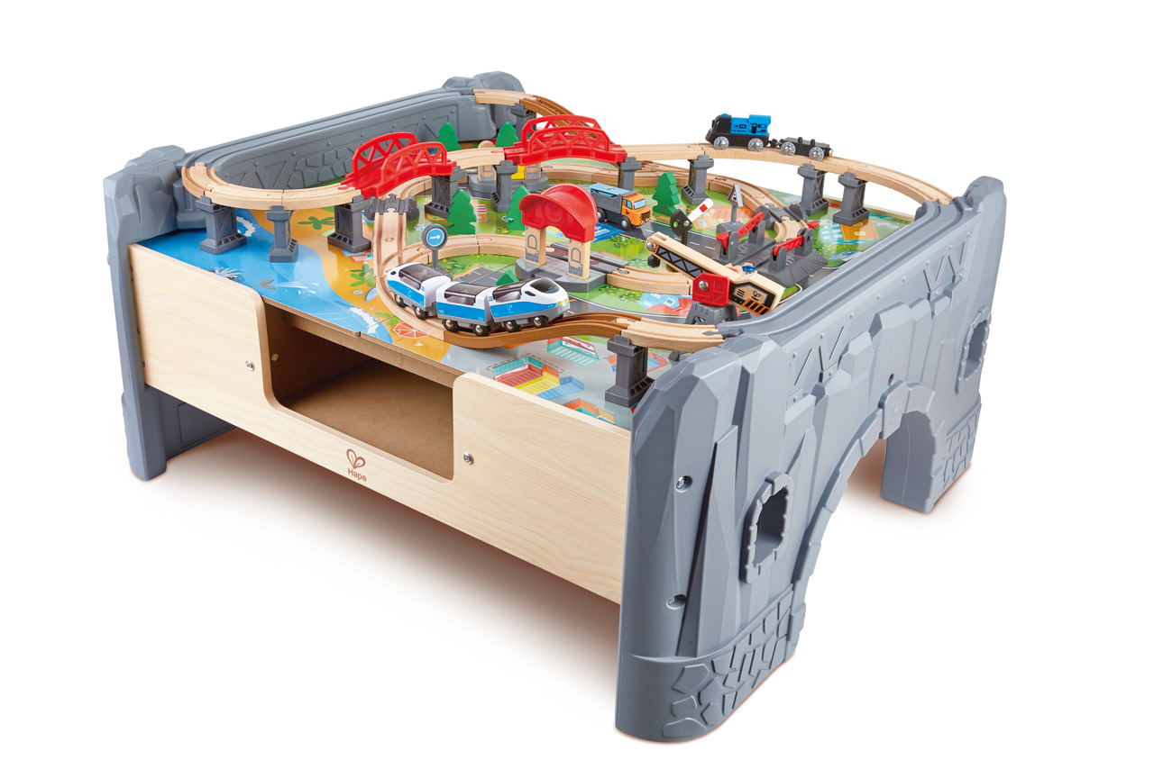 Hrací stůl s vláčkodráhou 70ks