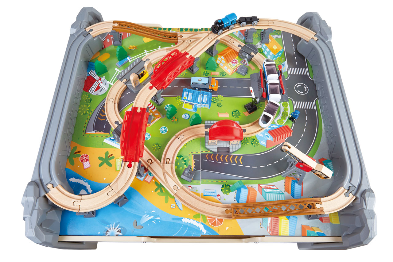 Hrací stůl s vláčkodráhou 70ks