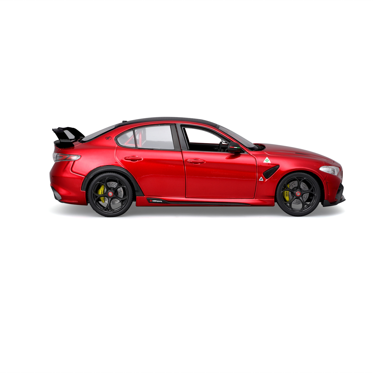 Bburago - Auta HOBBY, Alfa Romeo Giulia GTAm, červená metalíza, 1:18