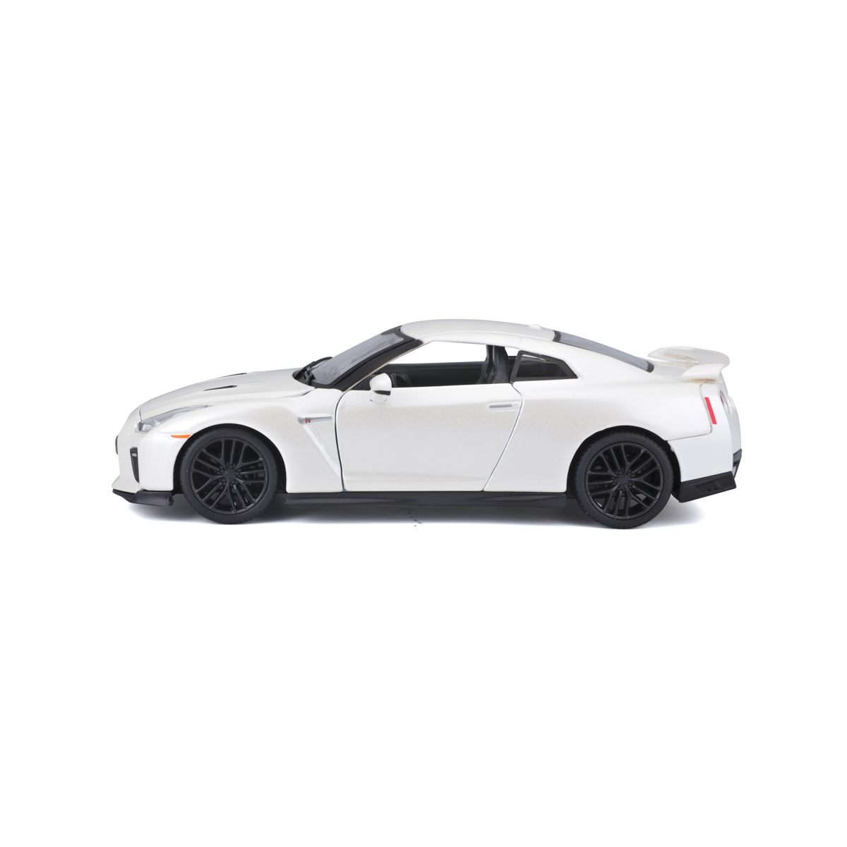 Bburago - Auta HOBBY, 2017 Nissan GT-R, bílá metalíza, 1:24