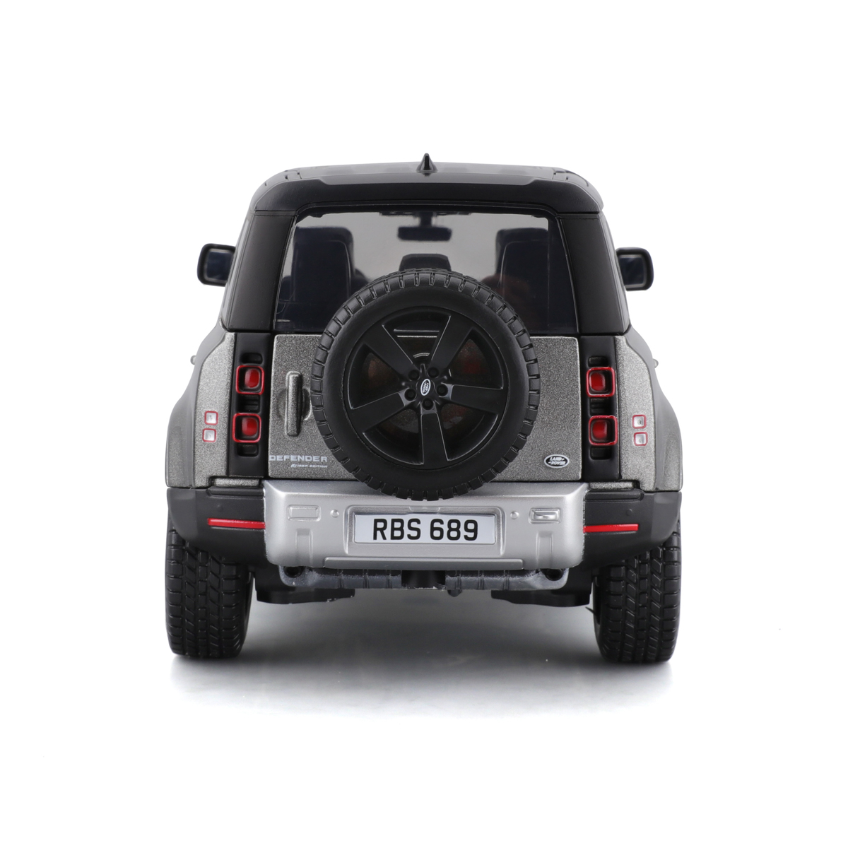 Bburago - Auta HOBBY, 2022 Land Rover Defender 110, šedá metalíza, 1:24