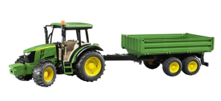 Bruder 2108 Traktor John Deere 5115M a vlečkou